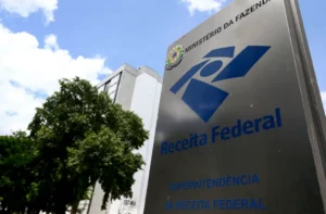 Leia mais sobre o artigo Receita Federal fará de veículos e eletrônicos; veja como participar